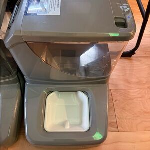 Automatic Pet Feeder in Gray
